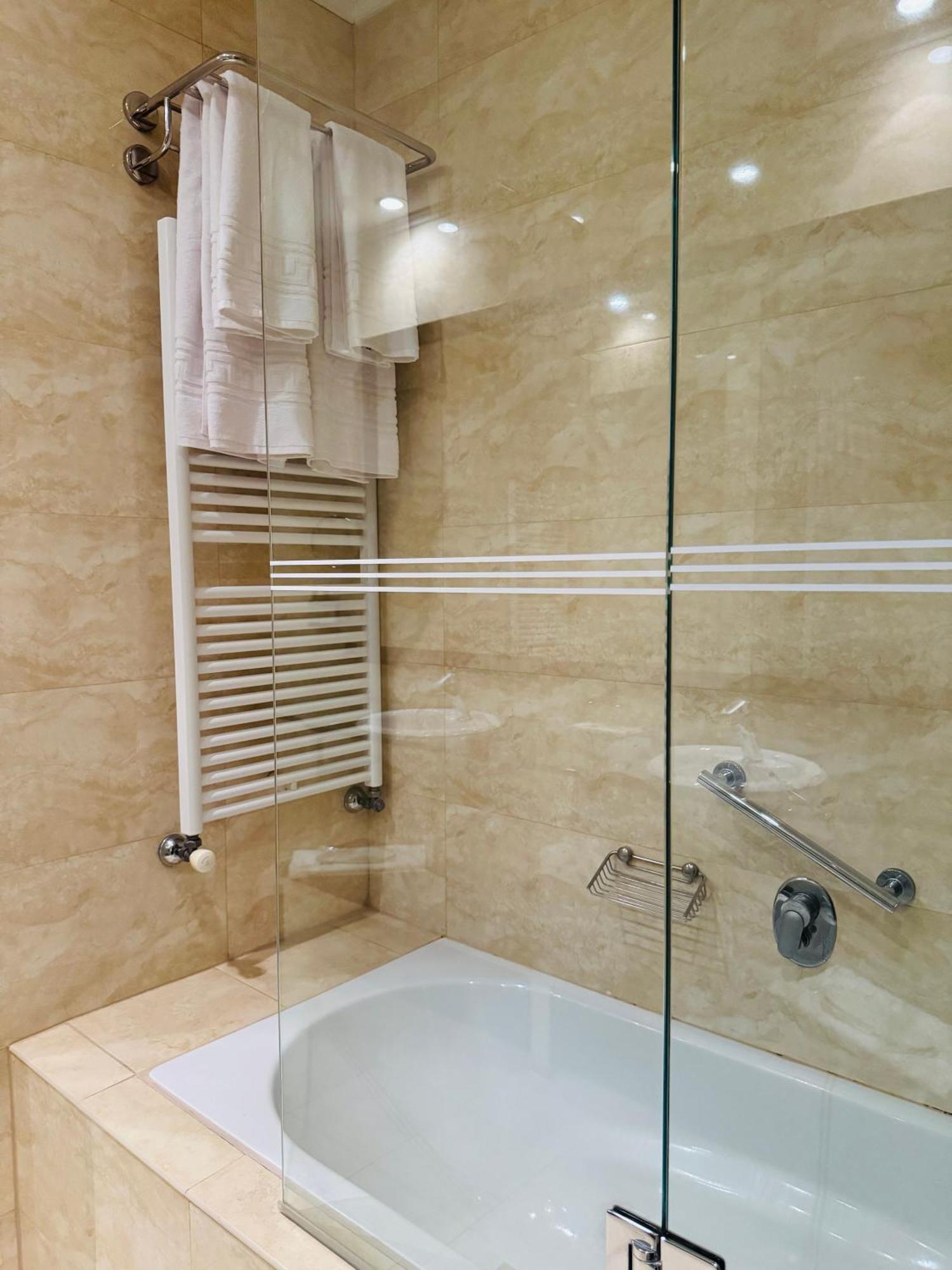 Hotel Rivo Timisoara Ngoại thất bức ảnh
