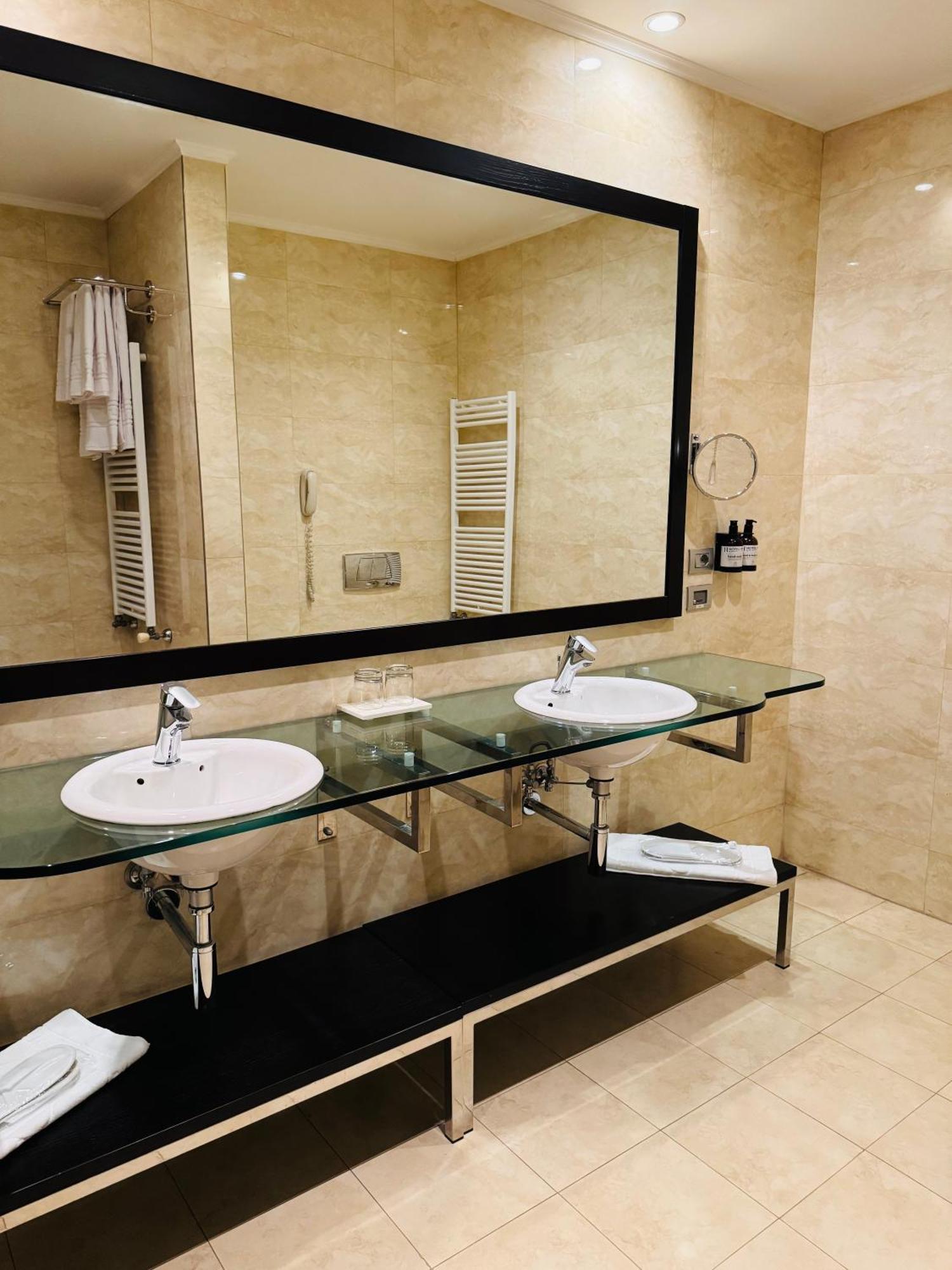 Hotel Rivo Timisoara Ngoại thất bức ảnh