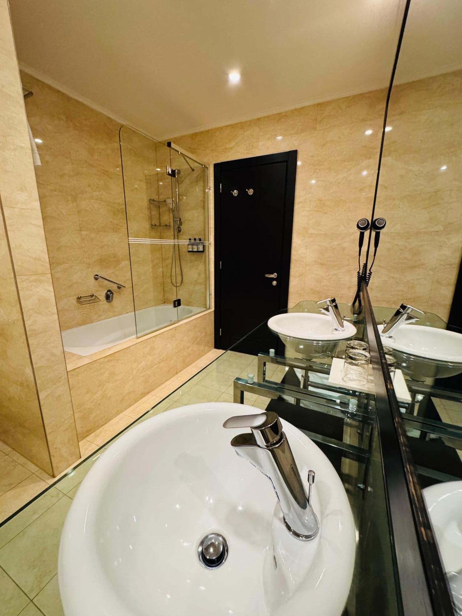 Hotel Rivo Timisoara Ngoại thất bức ảnh