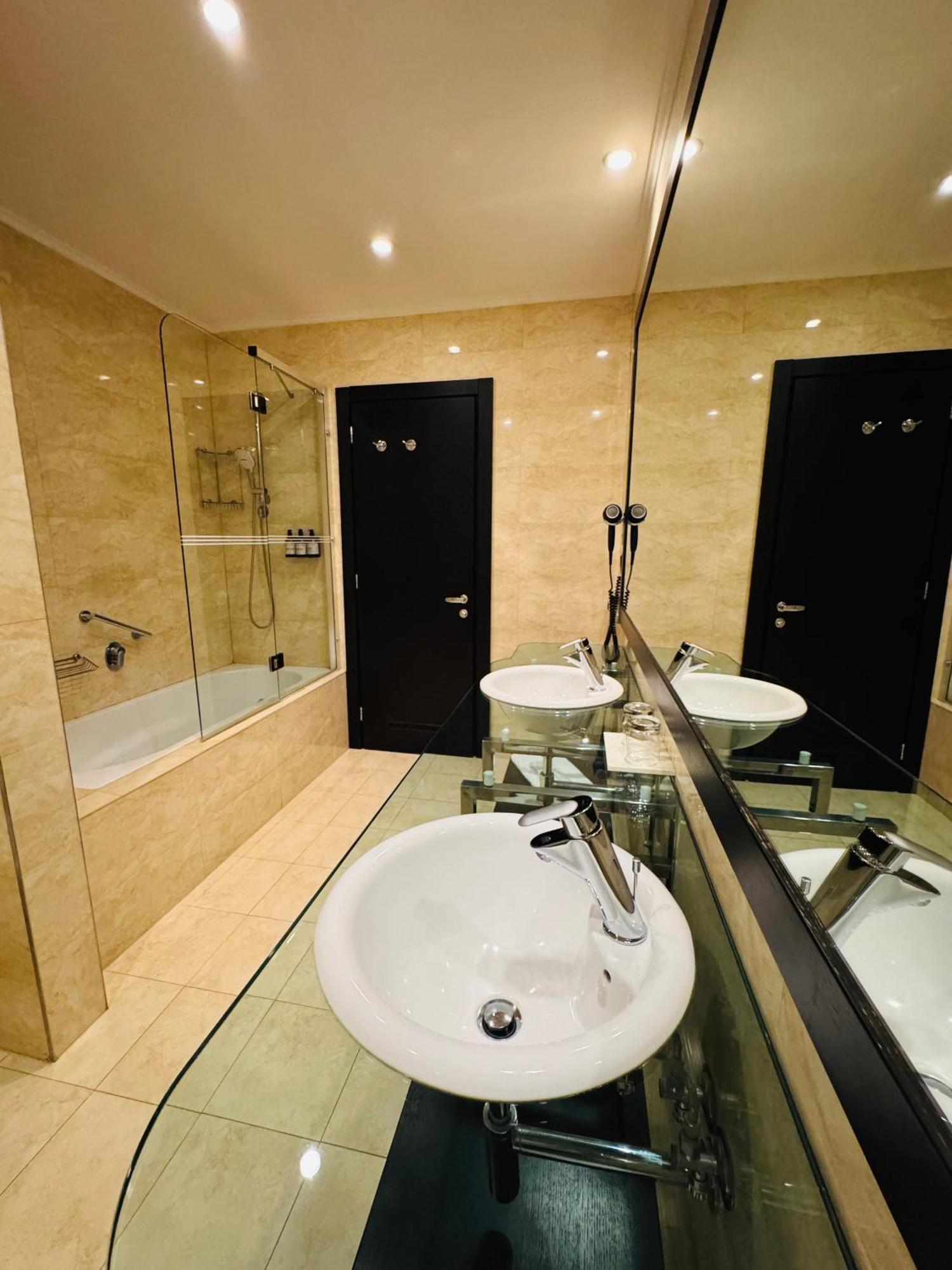 Hotel Rivo Timisoara Ngoại thất bức ảnh
