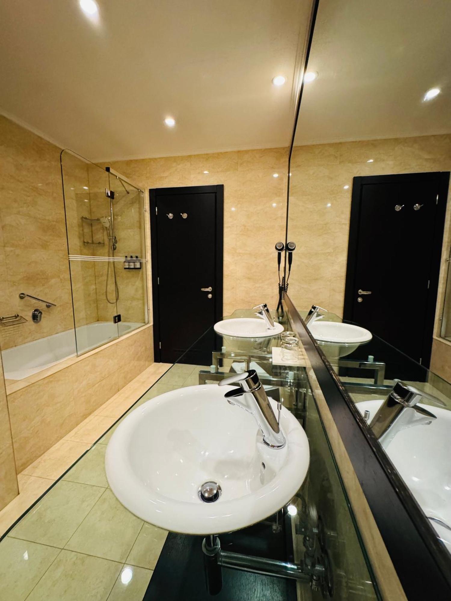 Hotel Rivo Timisoara Ngoại thất bức ảnh